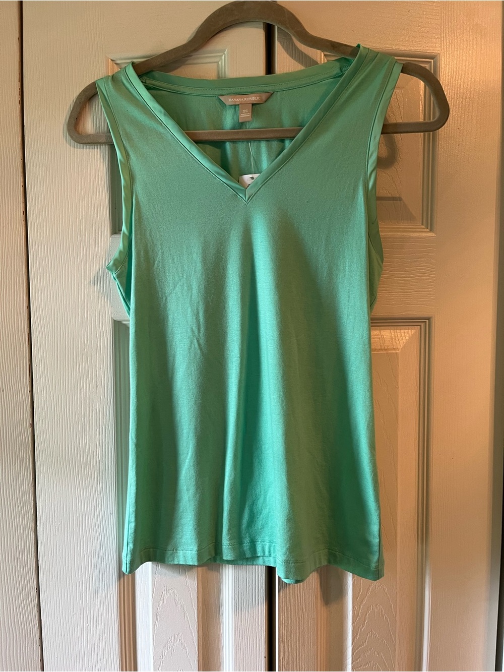 Banana Republic Sleeveless Mint V-Neck Sleeveless Top